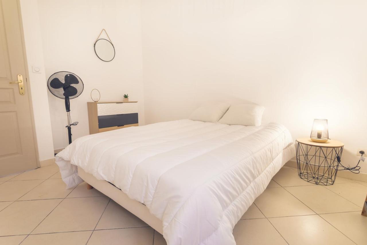 Appartement Tout Equipe Pour 6 Personnes A 15Min Des Plages Béziers Exteriör bild