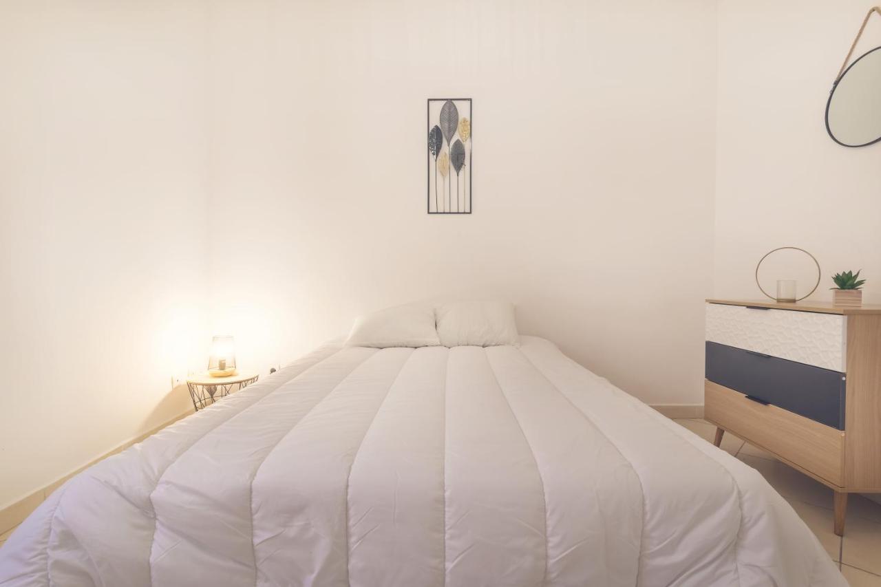 Appartement Tout Equipe Pour 6 Personnes A 15Min Des Plages Béziers Exteriör bild