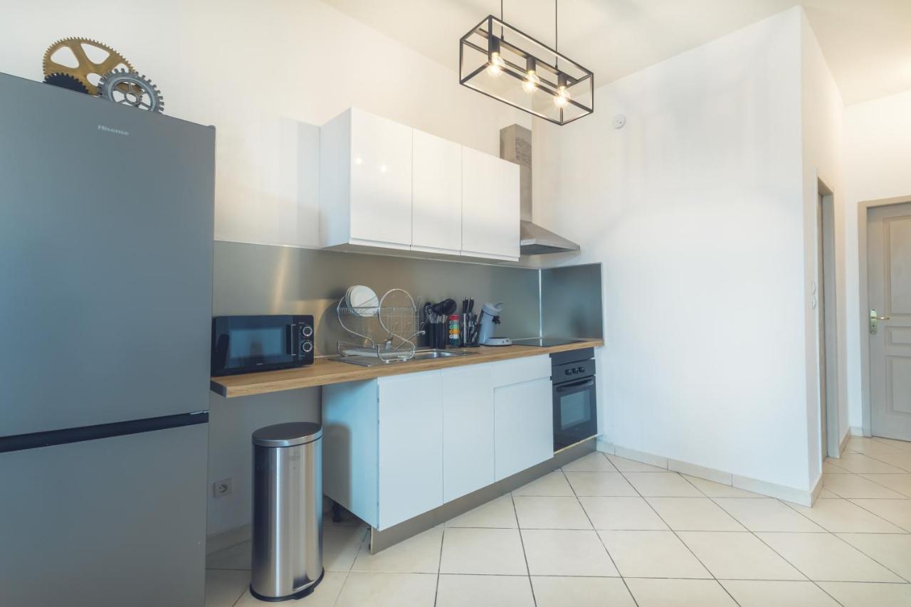 Appartement Tout Equipe Pour 6 Personnes A 15Min Des Plages Béziers Exteriör bild