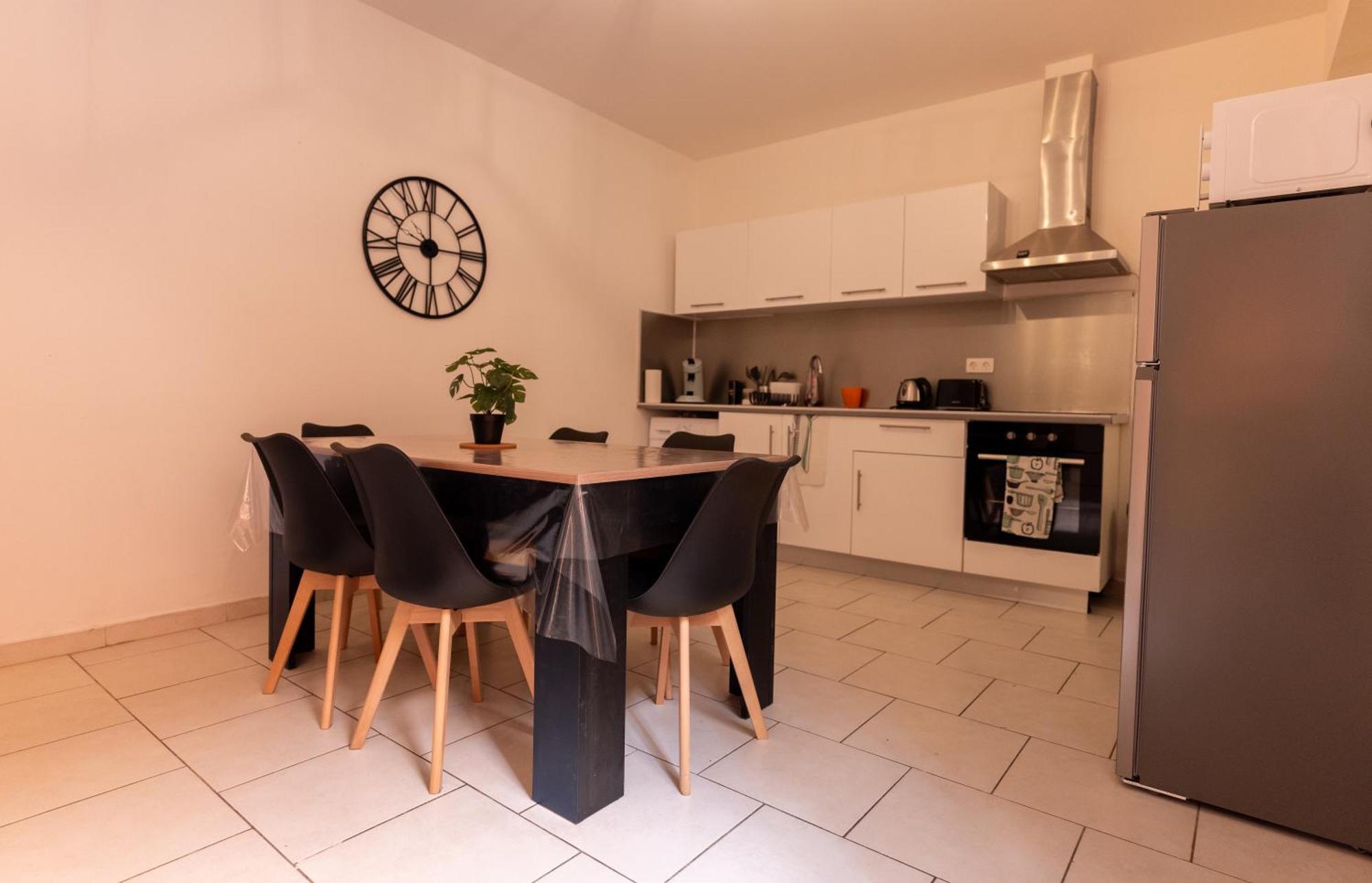 Appartement Tout Equipe Pour 6 Personnes A 15Min Des Plages Béziers Exteriör bild