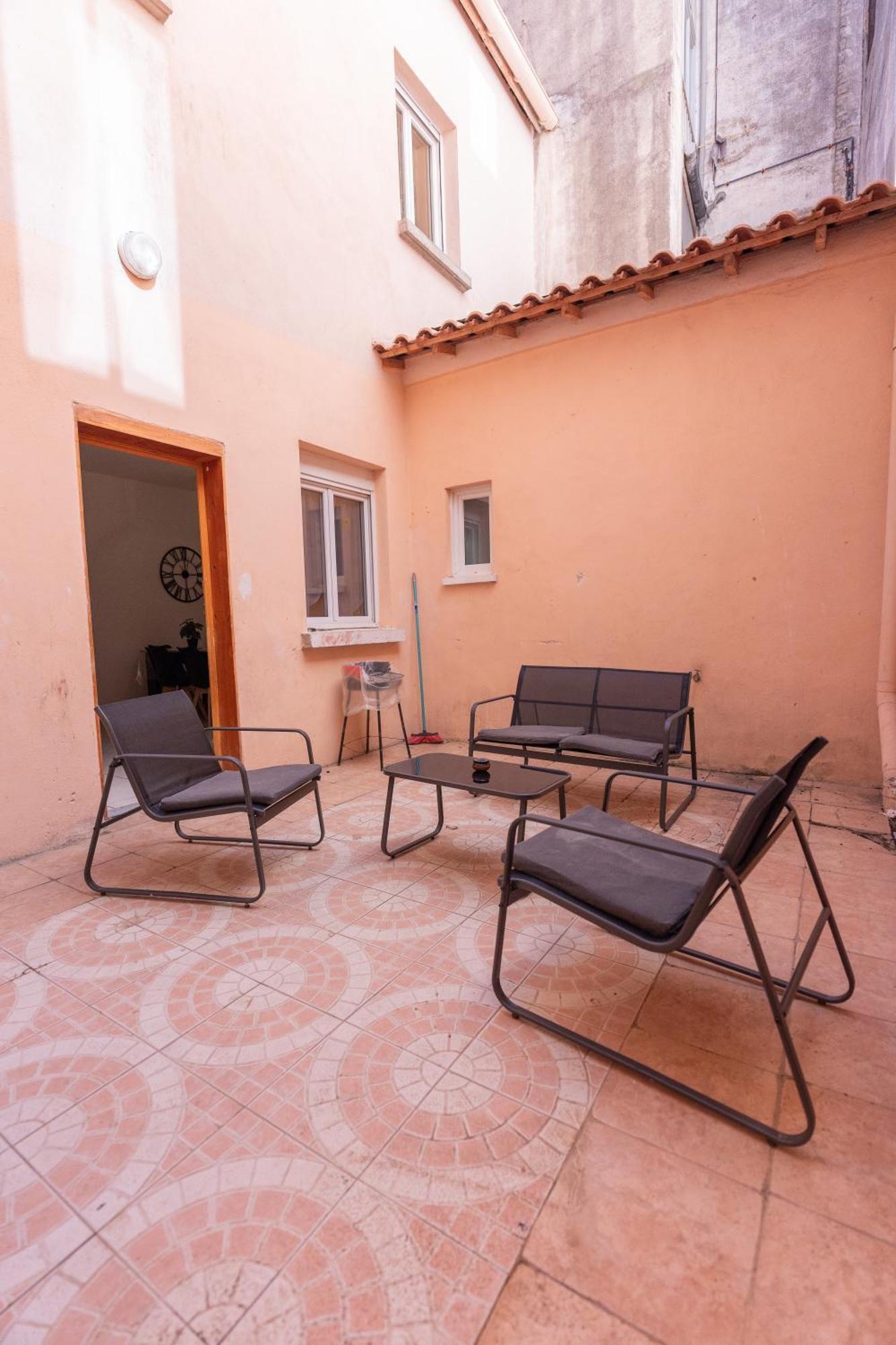 Appartement Tout Equipe Pour 6 Personnes A 15Min Des Plages Béziers Exteriör bild