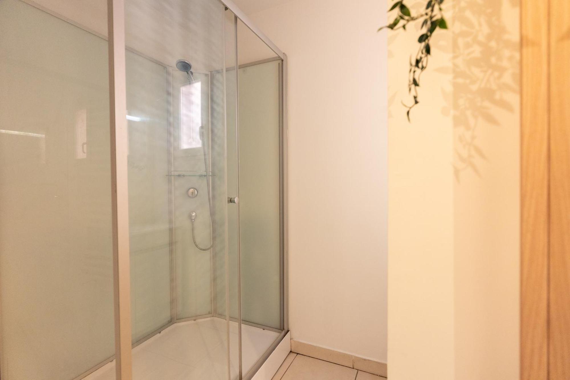 Appartement Tout Equipe Pour 6 Personnes A 15Min Des Plages Béziers Exteriör bild