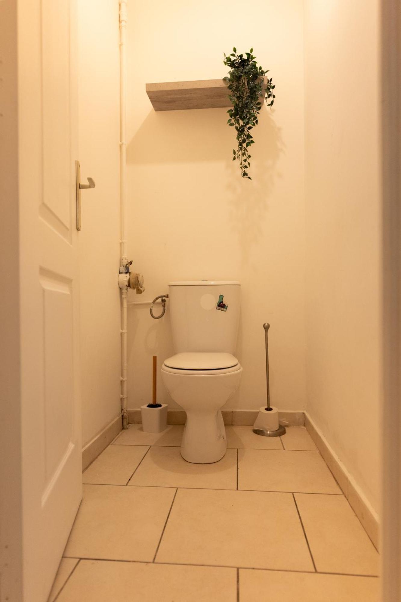 Appartement Tout Equipe Pour 6 Personnes A 15Min Des Plages Béziers Exteriör bild